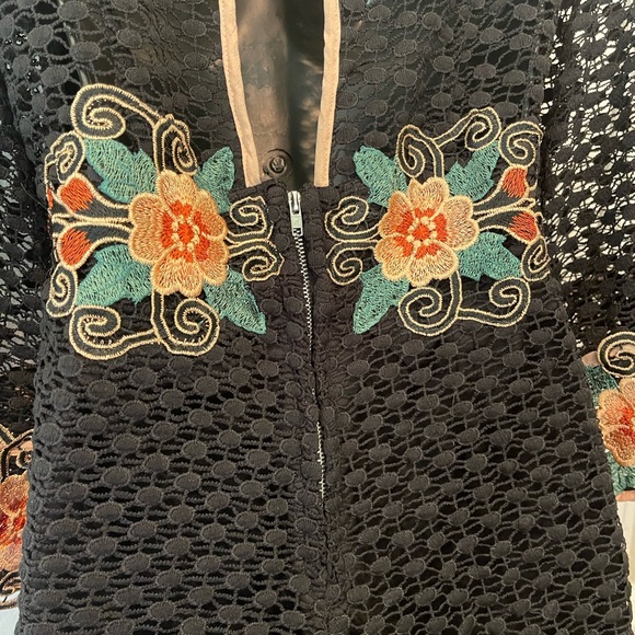 SOLARIS STYLE CROCHET EMBROIDERED ROMPER Size M - Picture 6 of 11